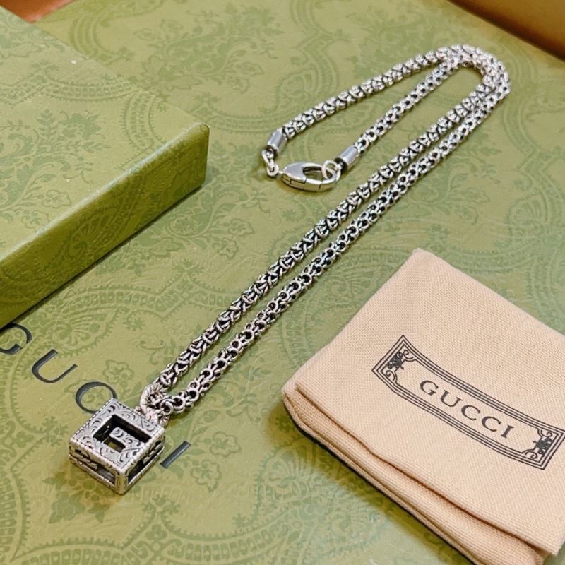 G*u*i necklaces